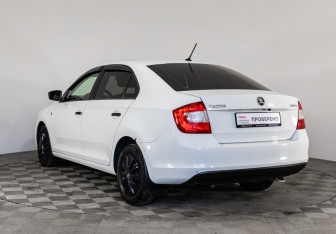 Подержанный автомобиль Skoda Rapid Liftback 2016 года (7 фото)
