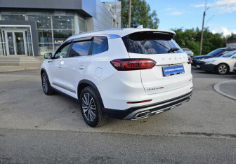Подержанный автомобиль Chery Tiggo 8 Pro 2023 года (6 фото)