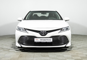 Подержанный автомобиль Toyota Camry Sedan 2019 года (2 фото)