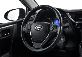 Подержанный автомобиль Toyota Corolla Sedan 2016 года (14 фото)