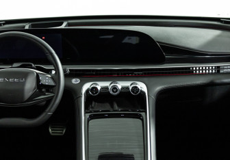 Подержанный автомобиль Exeed RX 2023 года (14 фото)