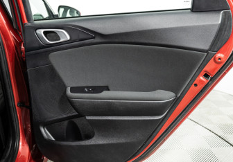 Подержанный автомобиль Kia Ceed Hatchback 2022 года (28 фото)