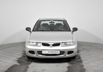 Подержанный автомобиль Mitsubishi Carisma Sedan 1998 года (3 фото)