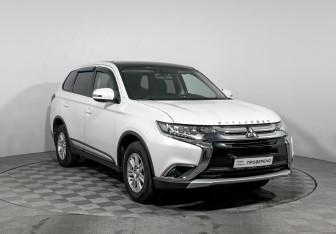 Подержанный автомобиль Mitsubishi Outlander 2018 года (3 фото)