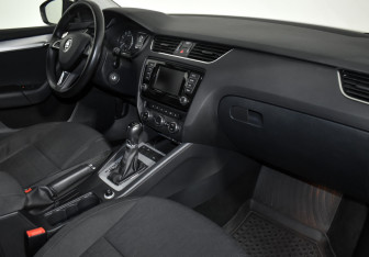 Подержанный автомобиль Skoda Octavia Liftback 2014 года (13 фото)