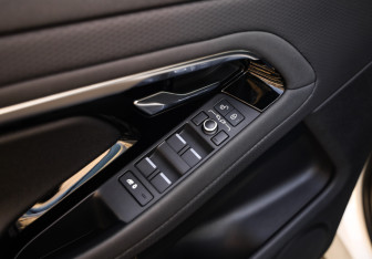 Подержанный автомобиль Land Rover Range Rover Evoque 2019 года (27 фото)