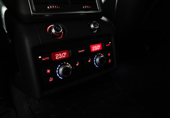 Подержанный автомобиль Audi Q7 2014 года (15 фото)