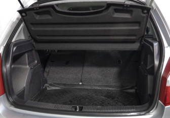Подержанный автомобиль Skoda Fabia Hatchback 2011 года (21 фото)