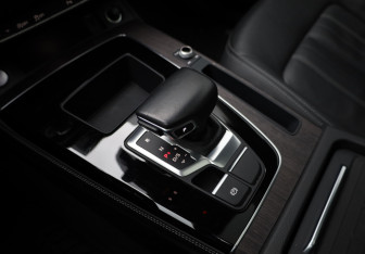 Подержанный автомобиль Audi Q5 2021 года (18 фото)