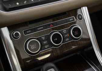 Подержанный автомобиль Land Rover Range Rover Sport 2017 года (23 фото)