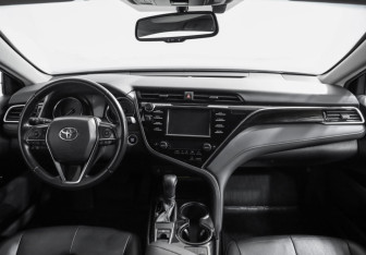Подержанный автомобиль Toyota Camry Sedan 2018 года (10 фото)
