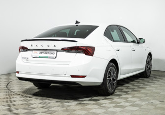 Подержанный автомобиль Skoda Octavia Liftback 2022 года (5 фото)
