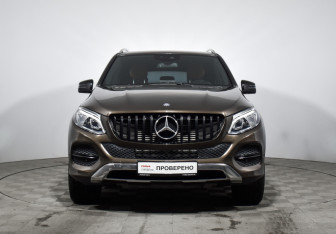 Подержанный автомобиль Mercedes-Benz GLE 2015 года (2 фото)