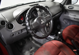 Подержанный автомобиль Mitsubishi Colt Hatchback 2008 года (9 фото)