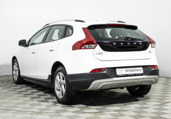 Подержанный автомобиль Volvo V40 Cross Country 2013 года (7 фото)