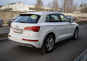 Подержанный автомобиль Audi Q5 2022 года (4 фото)