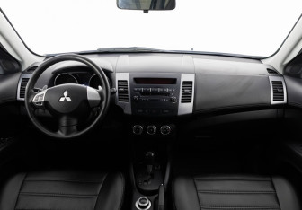 Подержанный автомобиль Mitsubishi Outlander 2011 года (10 фото)