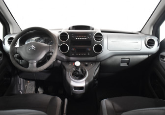 Подержанный автомобиль Citroen Berlingo 2011 года (11 фото)