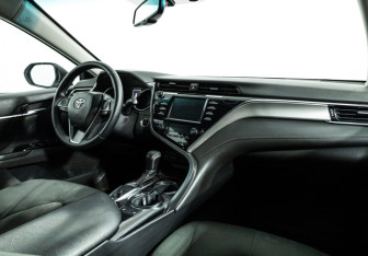 Подержанный автомобиль Toyota Camry Sedan 2019 года (9 фото)