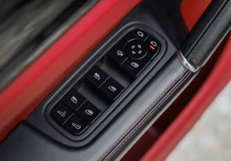 Подержанный автомобиль Porsche Cayenne 2019 года (28 фото)