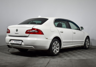 Подержанный автомобиль Skoda Superb Liftback 2011 года (5 фото)