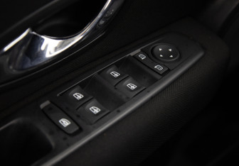 Подержанный автомобиль Renault Fluence 2012 года (16 фото)