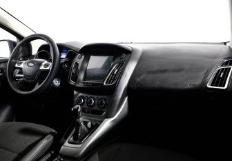 Подержанный автомобиль Ford Focus Hatchback 2012 года (9 фото)