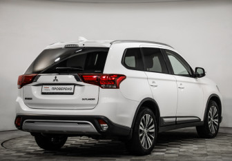 Подержанный автомобиль Mitsubishi Outlander 2019 года (5 фото)
