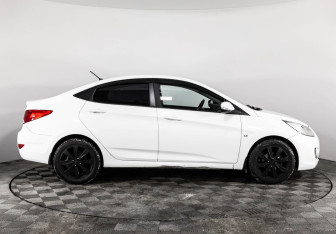 Подержанный автомобиль Hyundai Solaris Sedan 2012 года (4 фото)