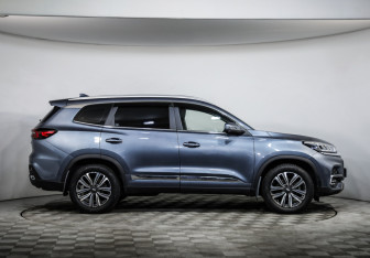 Подержанный автомобиль Chery Tiggo 8 2022 года (4 фото)