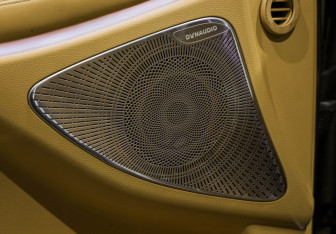 Подержанный автомобиль Voyah Dream 2023 года (26 фото)