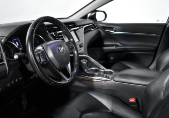 Подержанный автомобиль Toyota Camry Sedan 2021 года (9 фото)