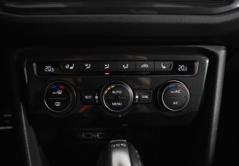 Подержанный автомобиль Volkswagen Tiguan 2019 года (15 фото)