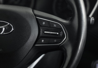 Подержанный автомобиль Hyundai Santa Fe 2018 года (12 фото)