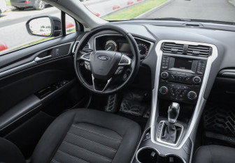 Подержанный автомобиль Ford Mondeo Sedan 2018 года (10 фото)