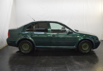 Подержанный автомобиль Volkswagen Bora Sedan 1998 года (4 фото)