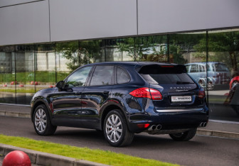 Подержанный автомобиль Porsche Cayenne 2010 года (8 фото)