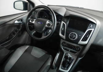 Подержанный автомобиль Ford Focus Hatchback 2013 года (8 фото)