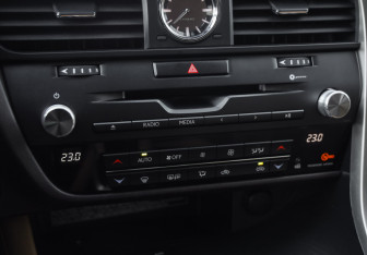 Подержанный автомобиль Lexus RX 2016 года (23 фото)