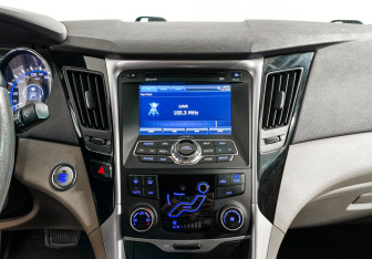 Подержанный автомобиль Hyundai Sonata 2011 года (16 фото)