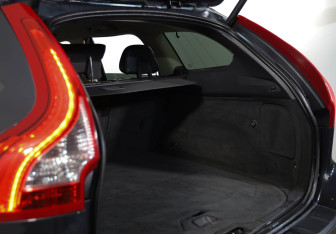 Подержанный автомобиль Volvo XC60 2012 года (21 фото)