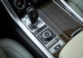 Подержанный автомобиль Land Rover Range Rover Sport 2020 года (25 фото)
