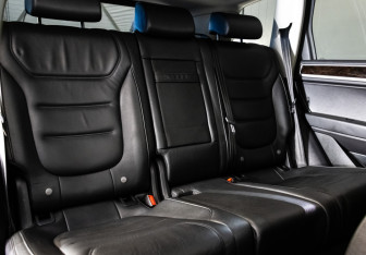 Подержанный автомобиль Volkswagen Touareg 2012 года (22 фото)