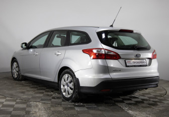 Подержанный автомобиль Ford Focus Wagon 2012 года (7 фото)