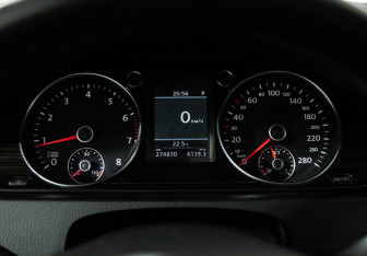 Подержанный автомобиль Volkswagen Passat CC 2012 года (12 фото)