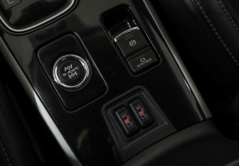 Подержанный автомобиль Mitsubishi Outlander 2020 года (19 фото)