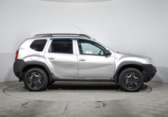 Подержанный автомобиль Renault Duster 2014 года (4 фото)