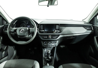 Подержанный автомобиль Skoda Rapid Liftback 2020 года (13 фото)