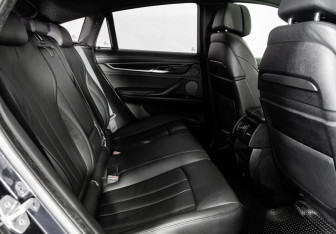 Подержанный автомобиль BMW X6 2015 года (31 фото)