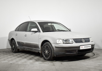 Подержанный автомобиль Volkswagen Passat Sedan 2000 года (3 фото)